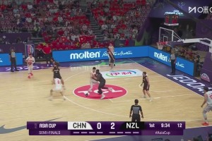 周琦：赵睿在不断进化 打球更合理 他给球队增添了更多的可能性