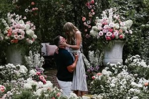 祝福！泰勒·斯威夫特社媒晒照，正式宣布与男友凯尔希订婚