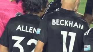 天博体育服务-贝克汉姆二公子上演处子秀，传中脚法比他爹如何？