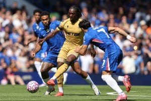 天博体育服务-电讯报谈埃泽在枪手位置：左边锋、偏左8号位或菱形中场的前腰